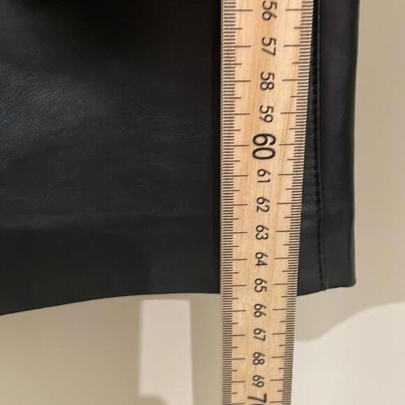 Aritzia - Wilfred - Wide Legged High Rise  'Leather' Pants - Black - Size 8 - Picture 4 of 10